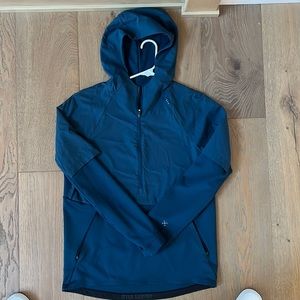 Men’s Navy Lululemon windbreaker in Navy.